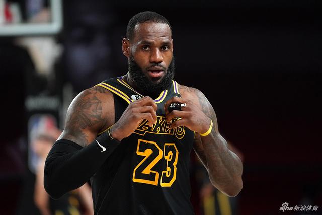 中国男篮81-82输球，两大问题明显，球员评分出炉：焦泊乔9.5分邹阳3.5分